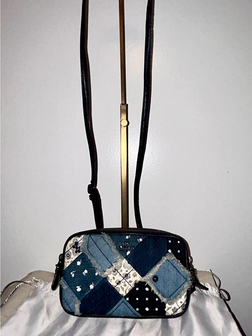 Coach Canyon Quilt Denim
Patchwork Crossbody Clutch/Crossbody bag - Picture 2 of 15